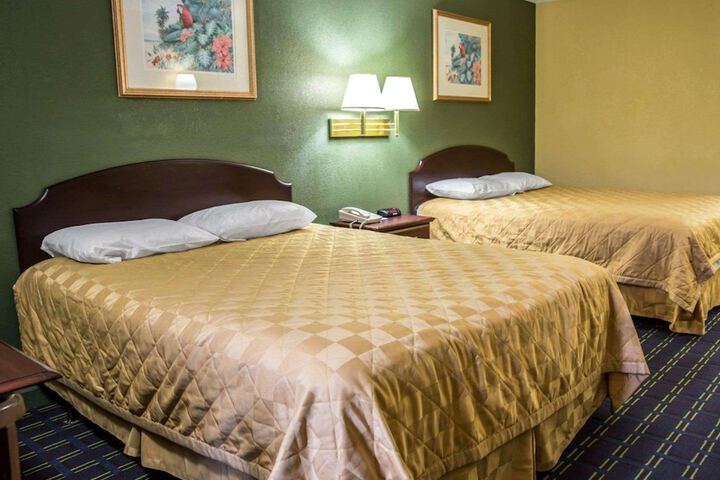 Rodeway Inn & Suites Plymouth Hwy 64