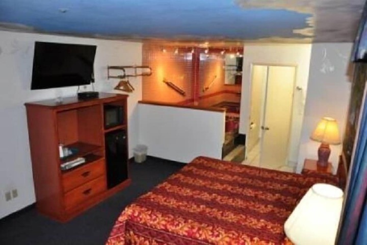 Room 21 of 34