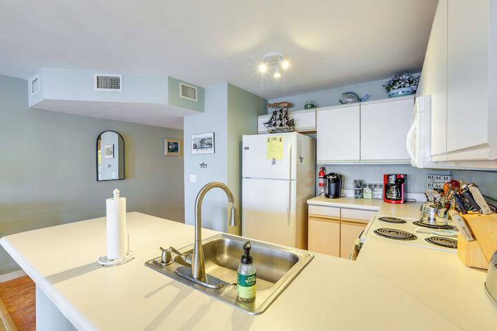 Beach & Pool Access at Condo on Cedar Key!