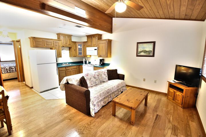 Peach Tree Inn & Suites
