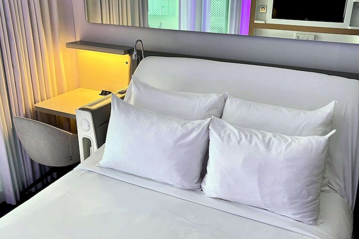 YOTEL Boston