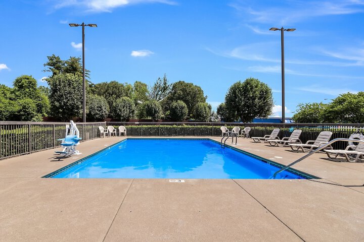 Pool 6 of 28