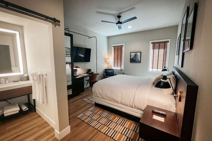 Room 49 of 68