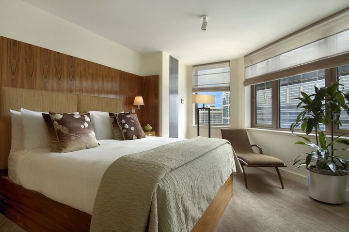 Room 10 of 42
