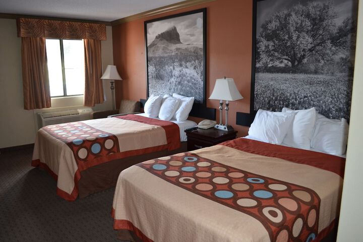 Room 9 of 16