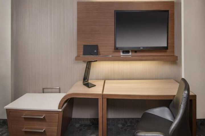 Room 17 of 33