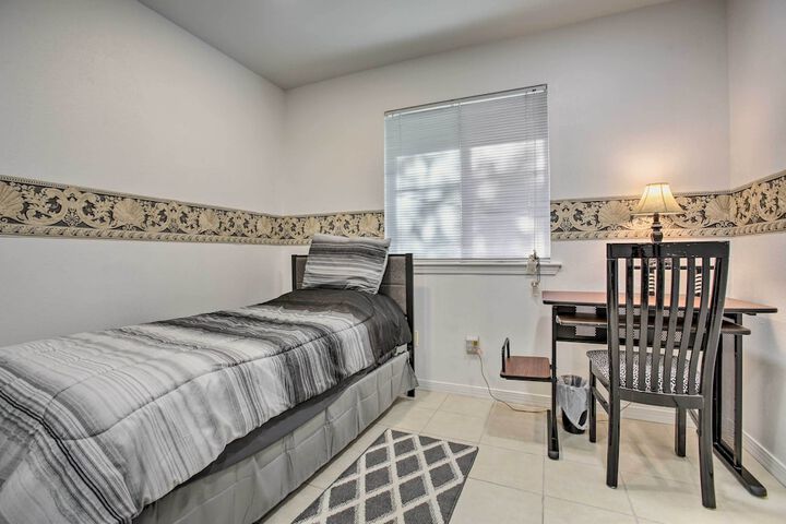 New! Laplace Townhome 9 Mi to Lake Pontchartrain!
