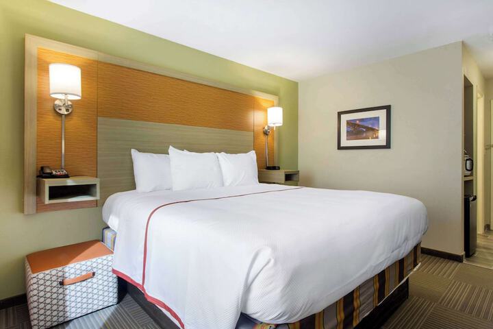Room 21 of 32