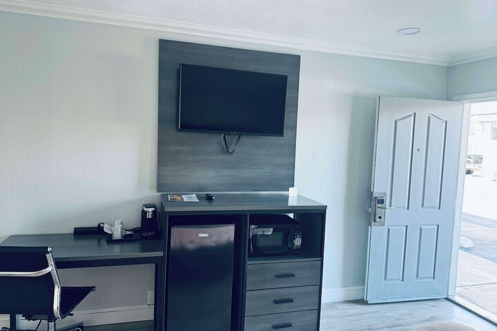 Room 13 of 26