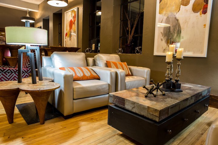 Lounge 56 of 71