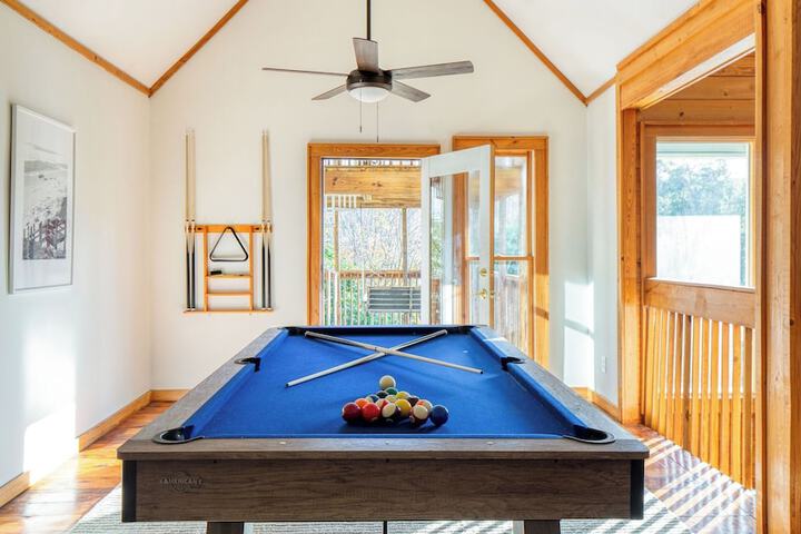 Raven by Avantstay Entertainers Dream w / Pool Hot Tub, Game Room! 9 Brs!