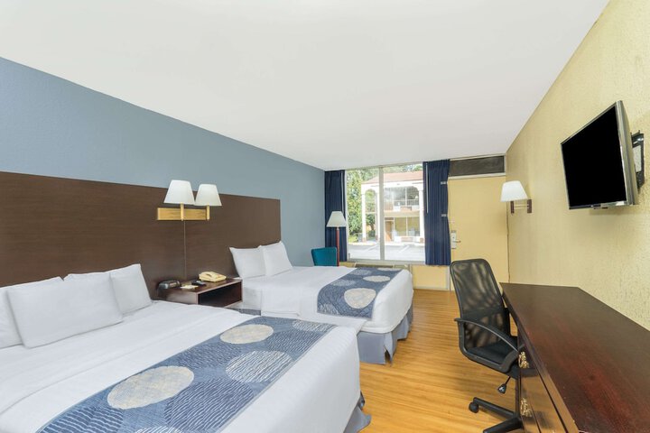 Room 11 of 14