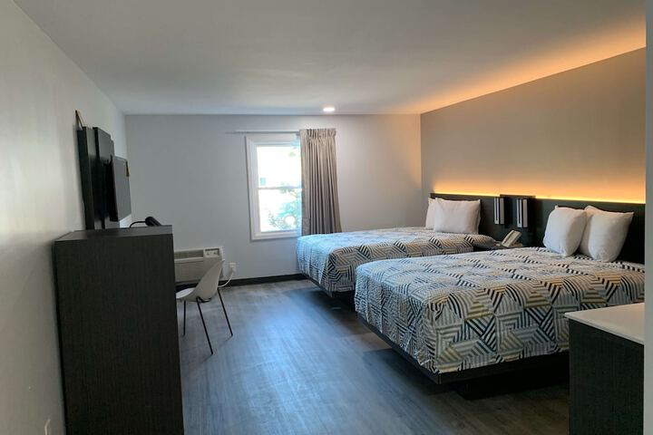 Room 6 of 16
