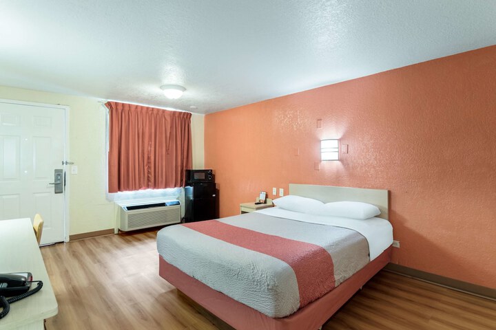 Room 13 of 29