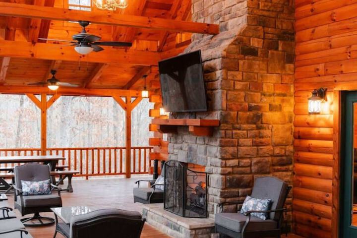 Sleeps 16! Luxury Cabin With Game Room & Hot Tub