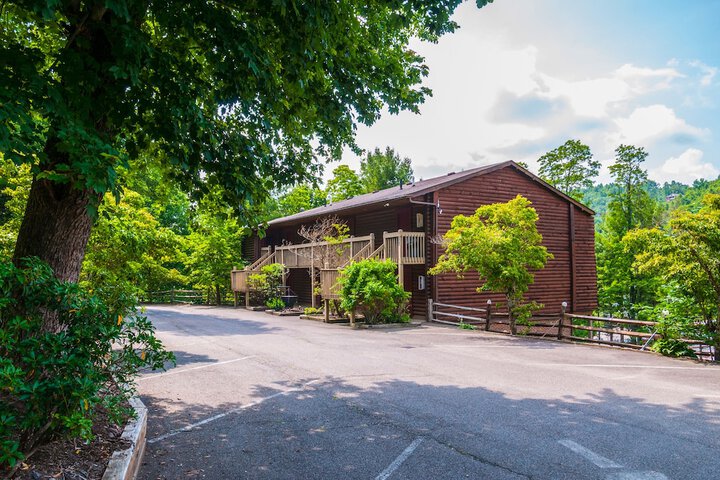 Highland Hills Motel and Cabins – a Master Hosts Resort
