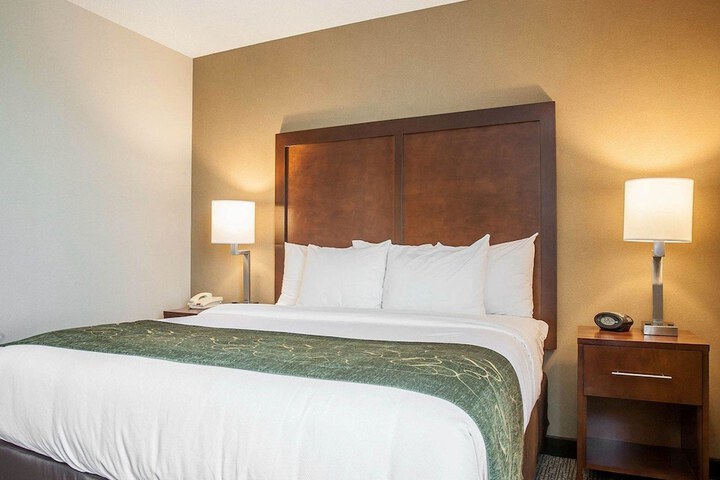 Comfort Suites West Warwick - Providence