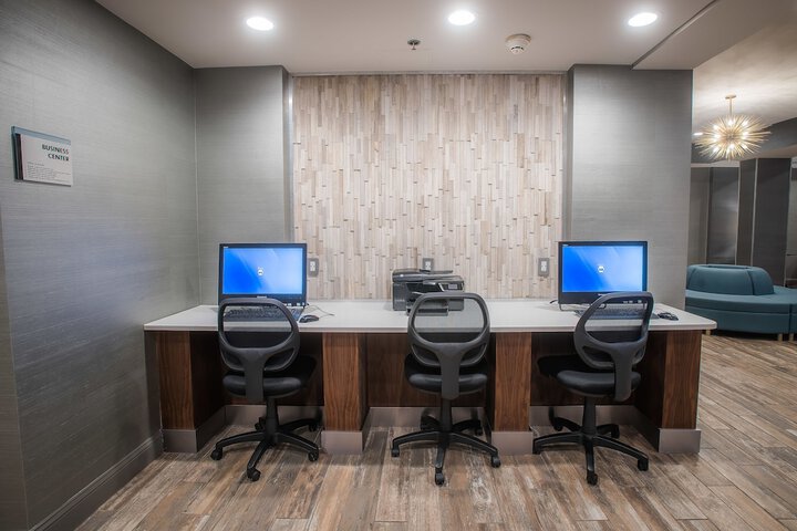 Business Center 99 of 102