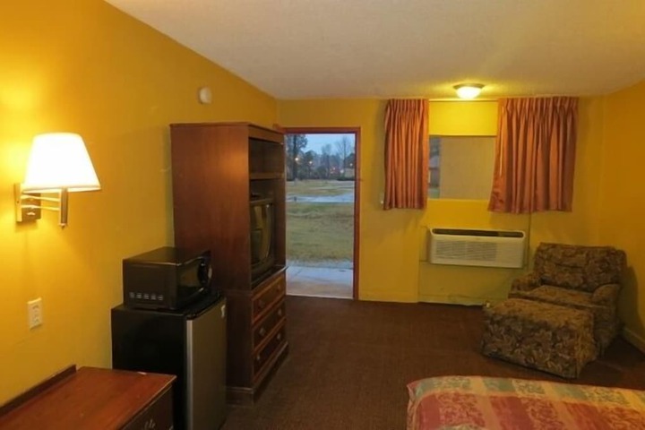 Room 14 of 18