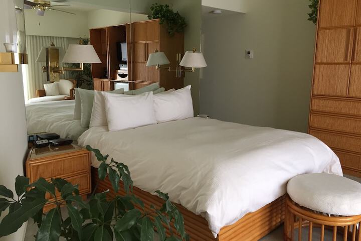 Room 32 of 76