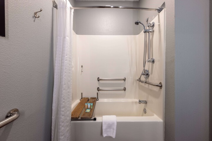 Room 53 of 69