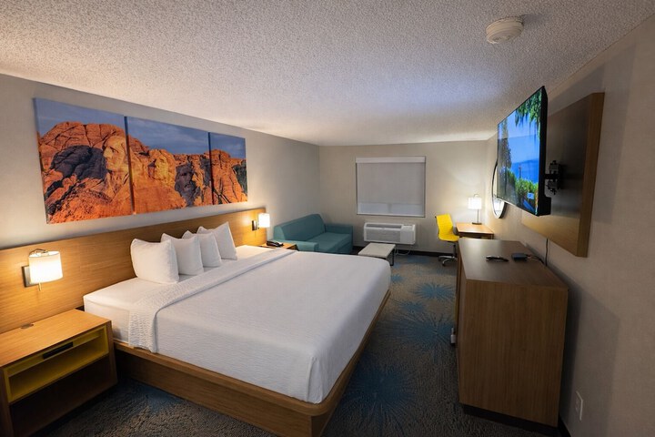Days Inn by Wyndham Sturgis