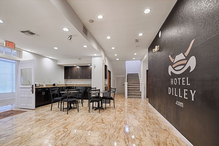 Hotel Dilley Grand