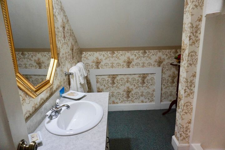 Room 47 of 125