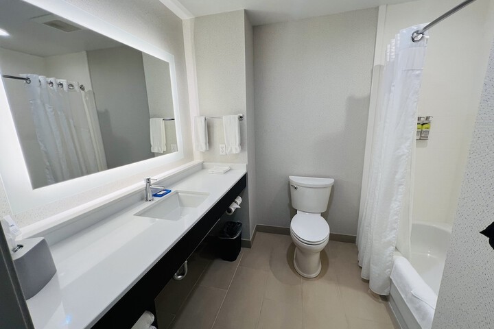 Holiday Inn Express & Suites Salinas by IHG