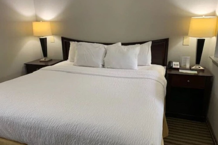 Room 10 of 16