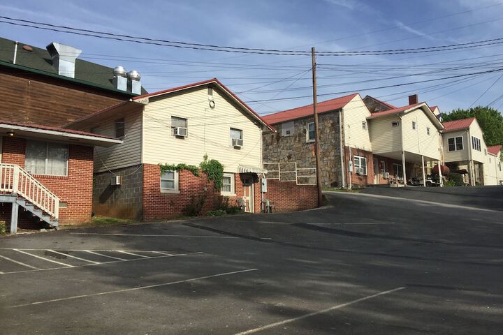 Phillips Historic Motel & Cottages