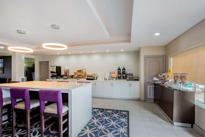 La Quinta Inn & Suites by Wyndham Mission at West McAllen