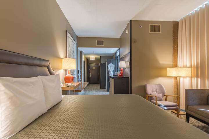 Room 53 of 90