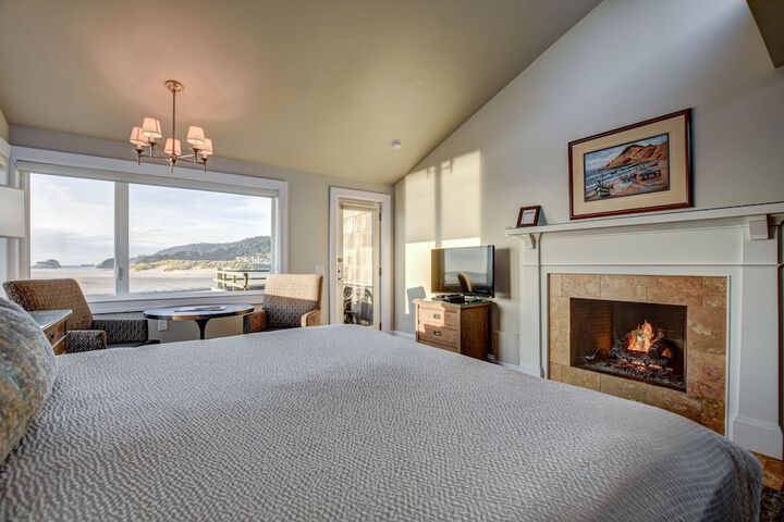 The Waves / The Argonauta Inn/The White Heron Lodge