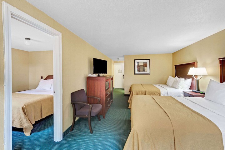 Room 10 of 15