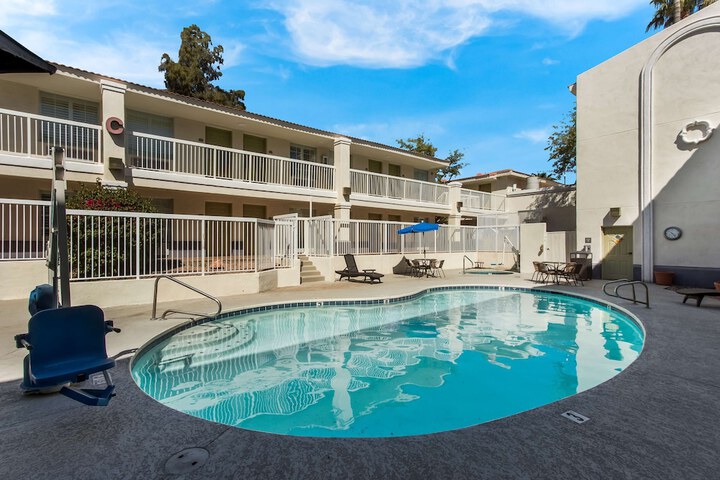 Pool 5 of 55
