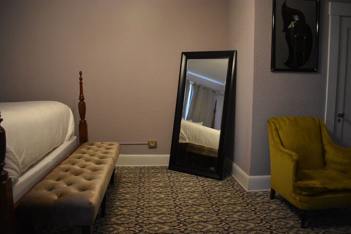 Room 76 of 104
