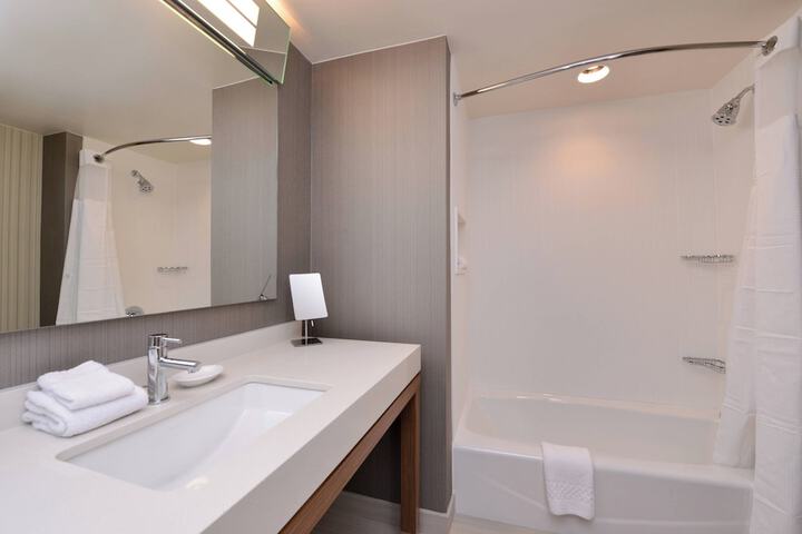 Courtyard by Marriott Toledo North