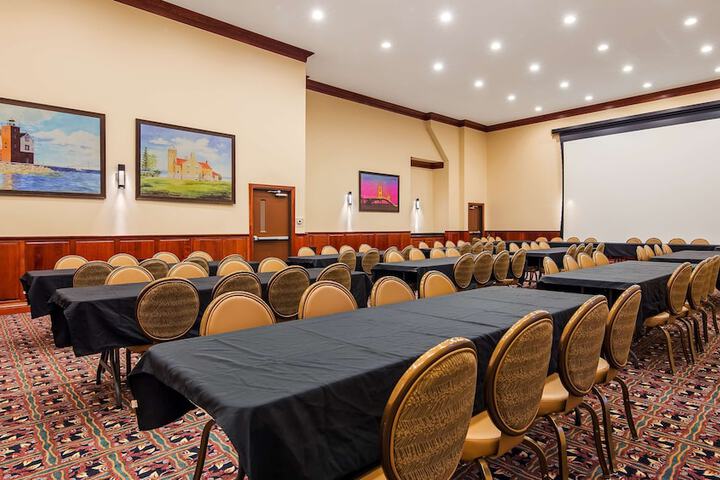 Best Western Plus Dockside Waterfront Inn