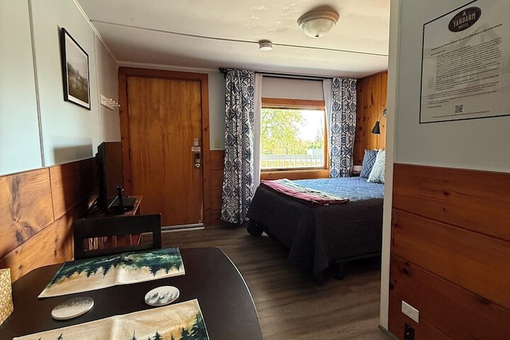 Yardarm Motel