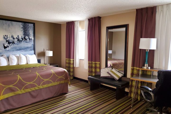 Room 4 of 17