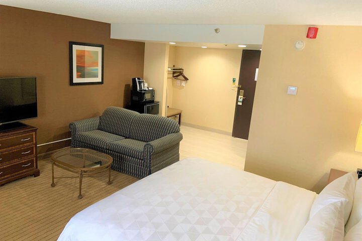 Room 32 of 70