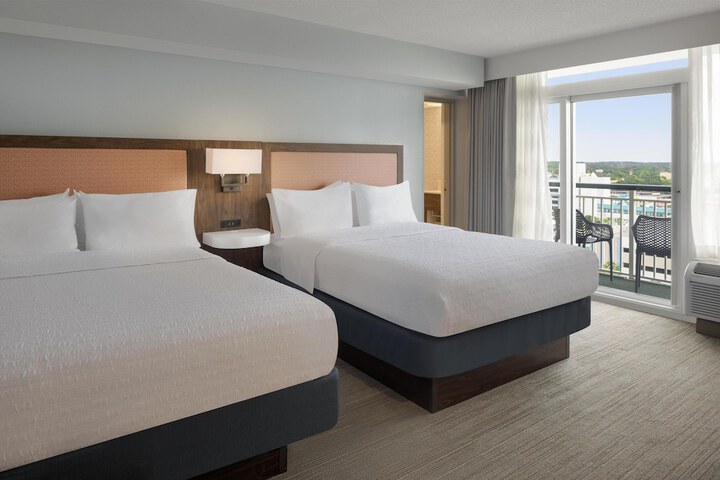 Hampton Inn & Suites Myrtle Beach / Oceanfront
