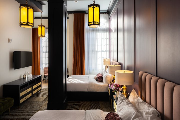 Room 70 of 76