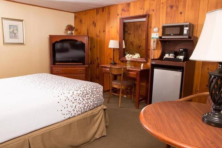 Knotty Pine