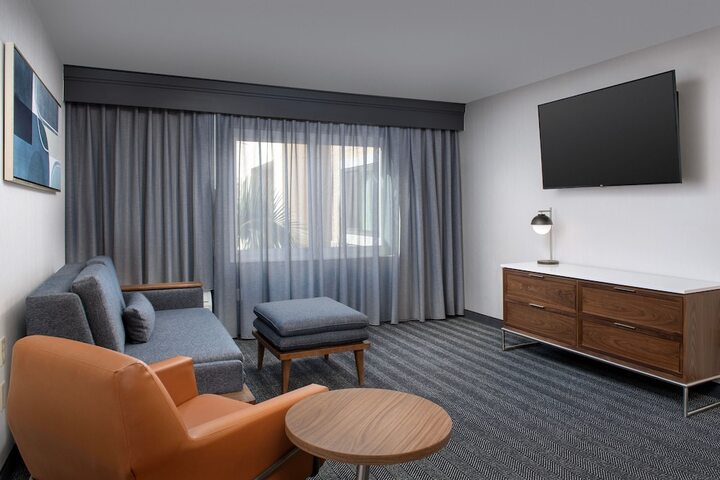 Room 16 of 40