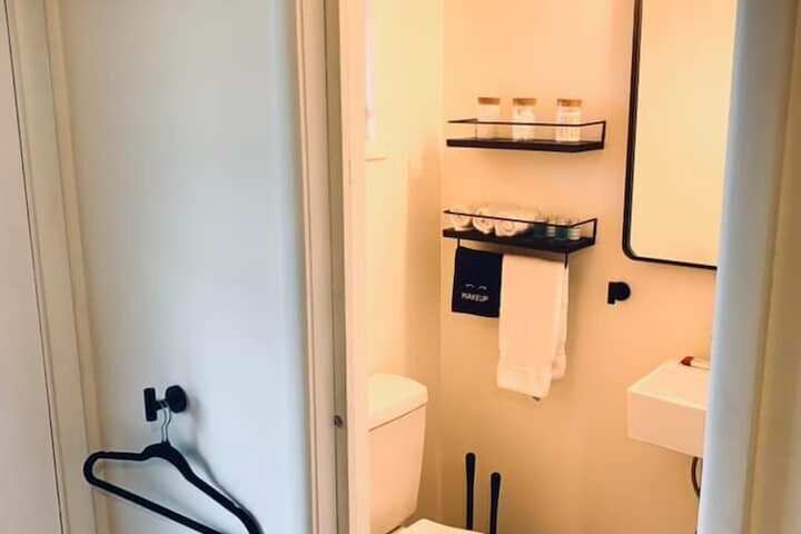 Room 44 of 100