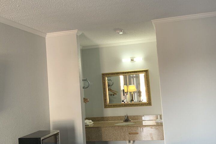 Room 11 of 21