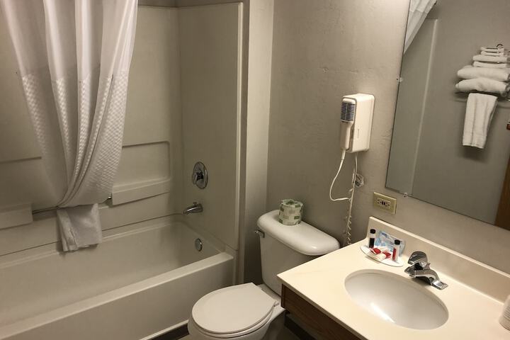 Room 25 of 28