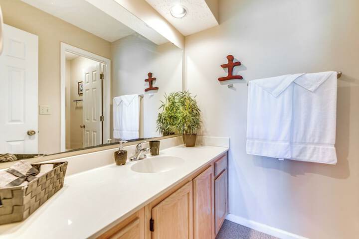Little River Condo w / Pool Access: 5 Mi to Beach